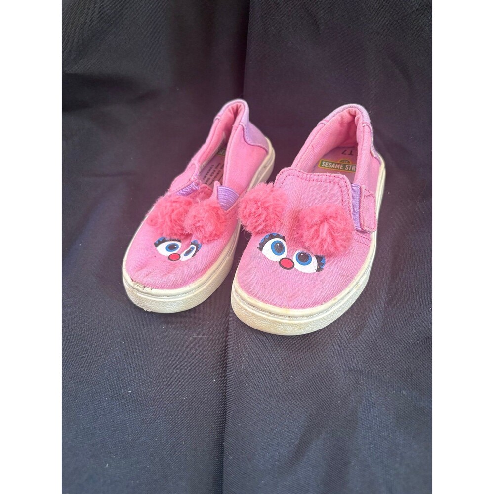 Tom’s girls size 7c pink Sesame Street gabby shoes